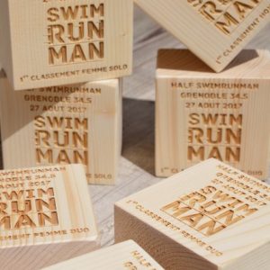 TROPHÉE PERSONNALISÉ EN BOIS (TOUR)